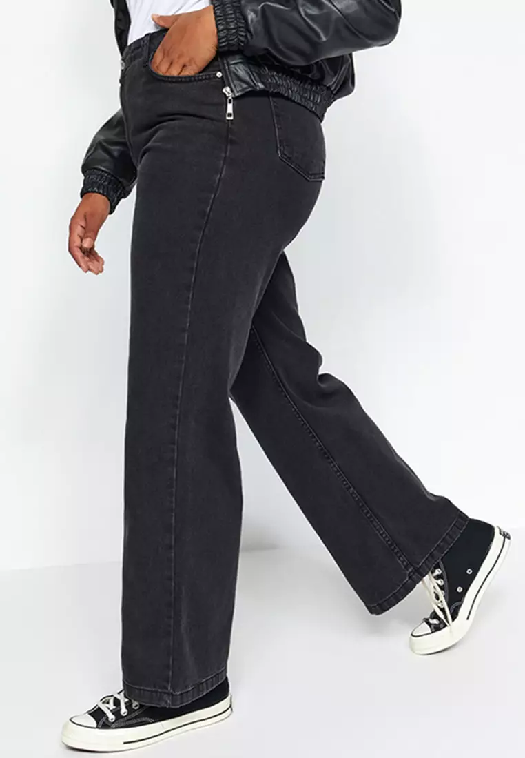 Wide-Cut Jeans with Waist Detail