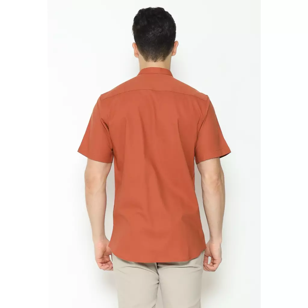 MAGINOT Kemeja Pria KOKO Basic Polos Lengan Pendek TERRACOTTA