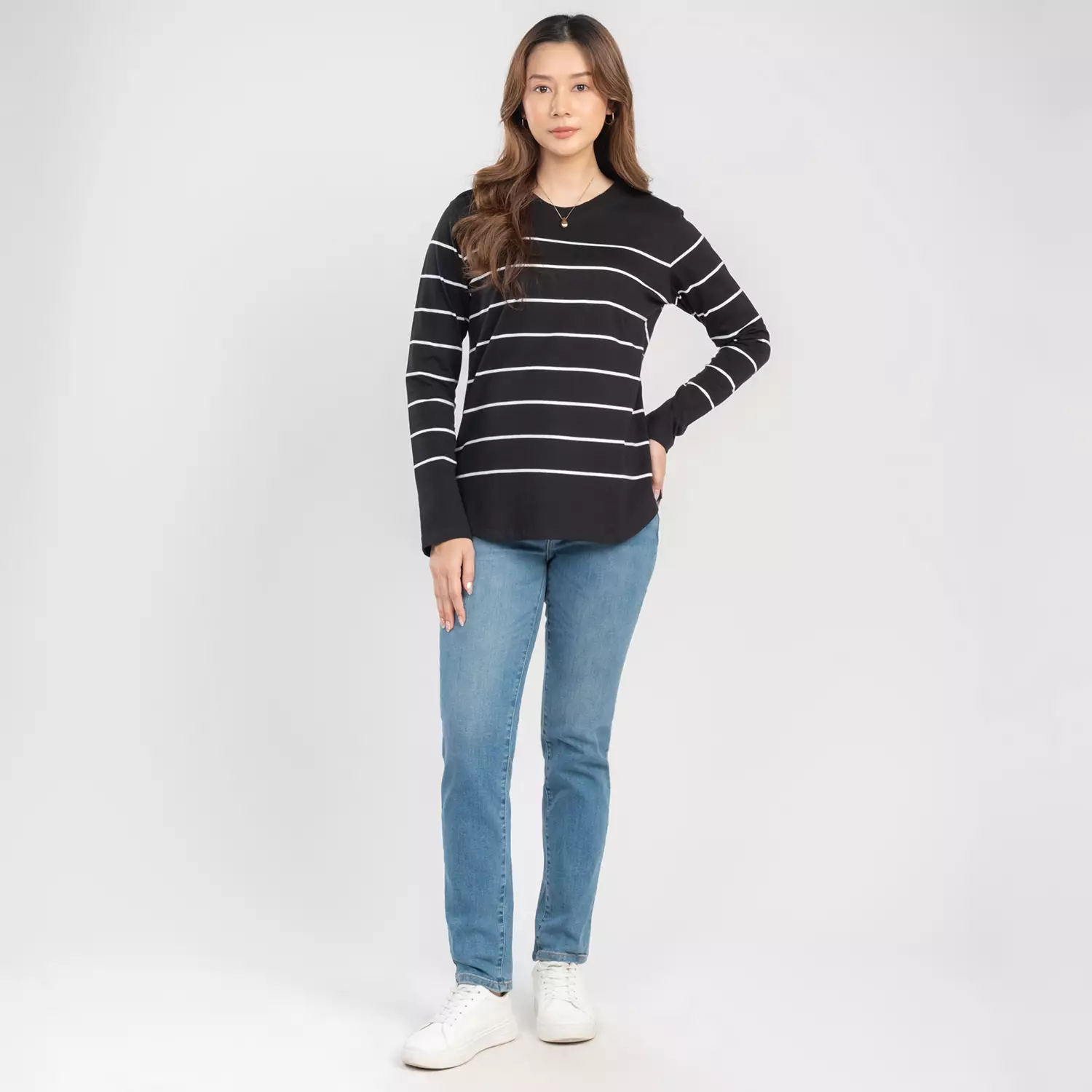 C2 Merche Black T-Shirt Wanita