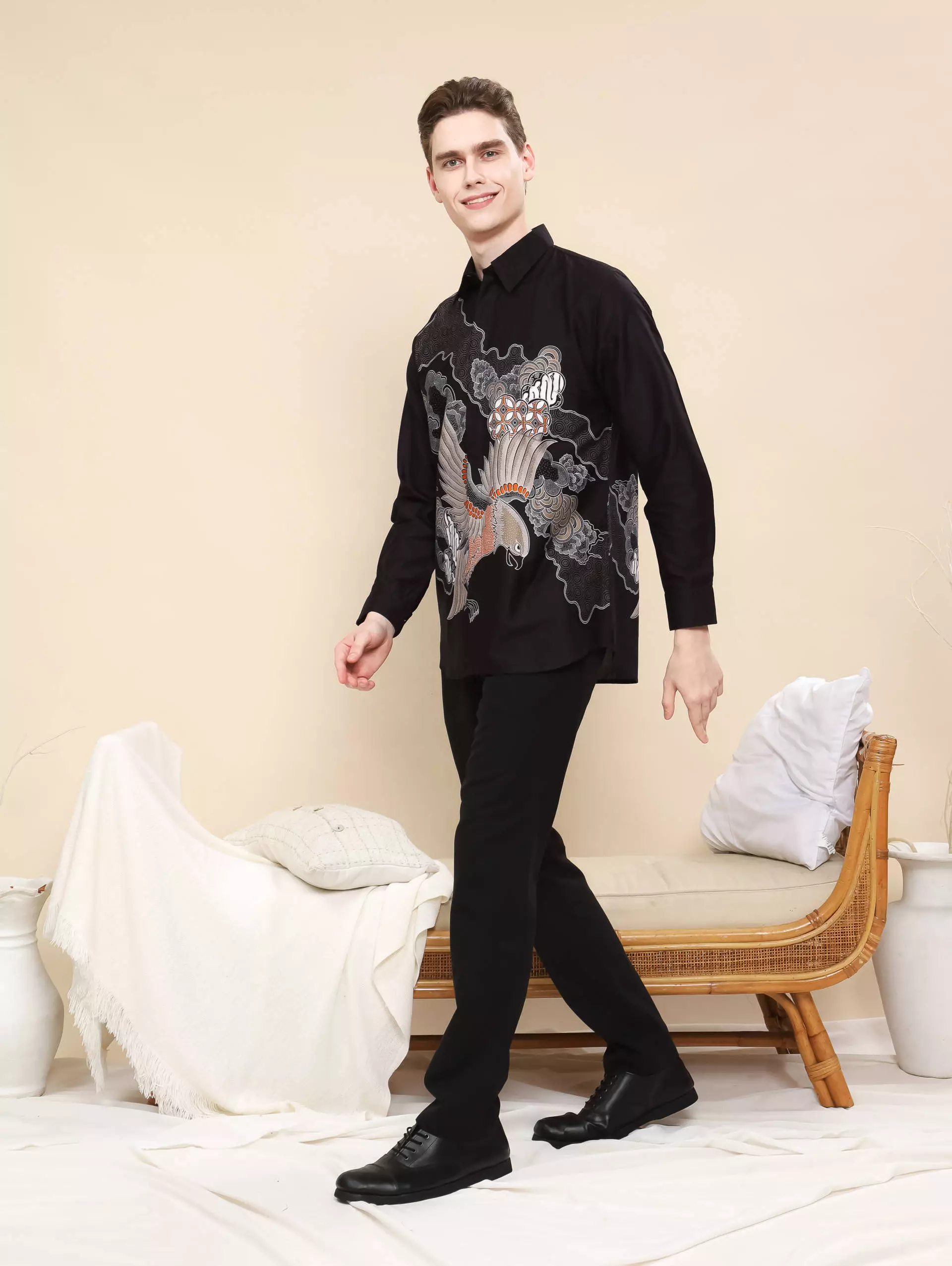 Adyatma Baskara Black Kemeja Batik Slim Fit Pria Katun Lengan Panjang