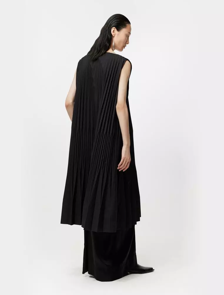 Sleeveless dress
