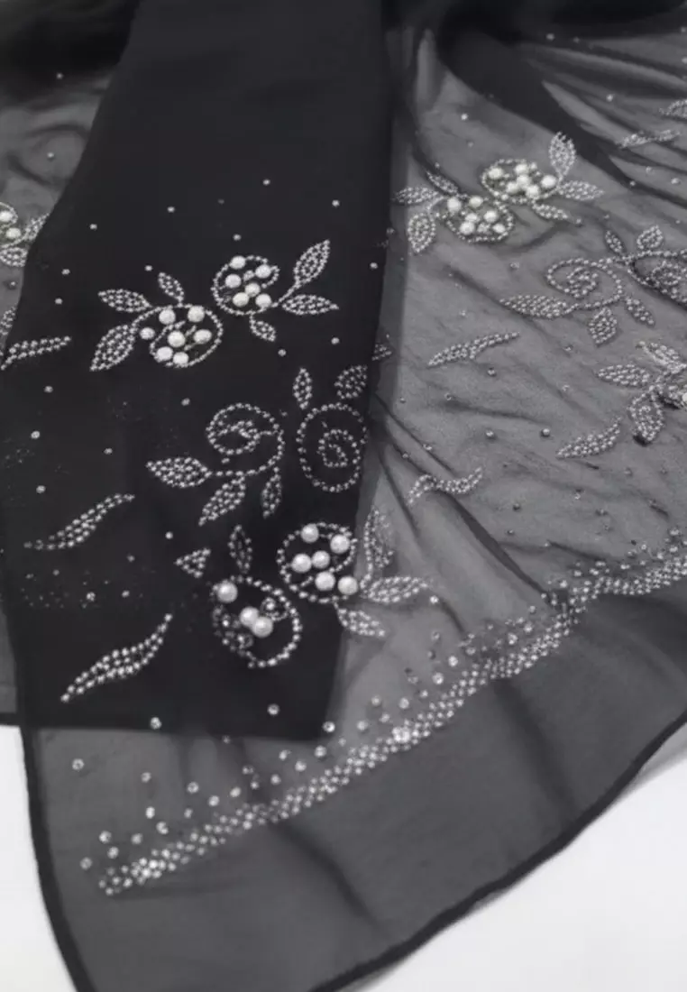Aksesoris Syal Pesta Wanita Pearly Studs Embellish Floral Silk Shawl Syal Sutra Wanita Evening Shawl Black & Silver