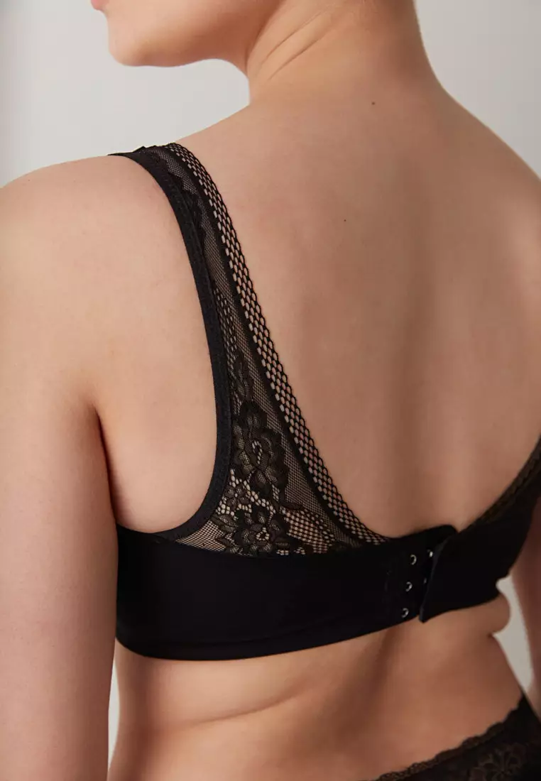 INVISIBLES Lace Lightly Lined Racerback Bralette in Black