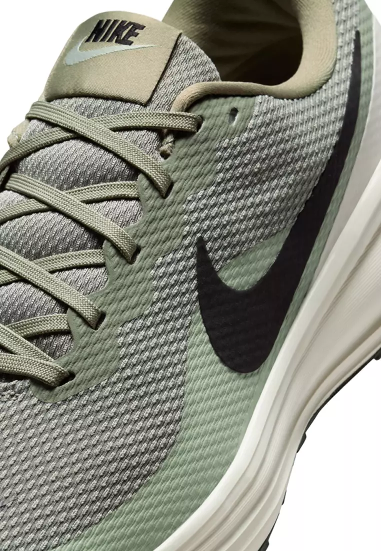 Revolution 8 Road Running Shoes