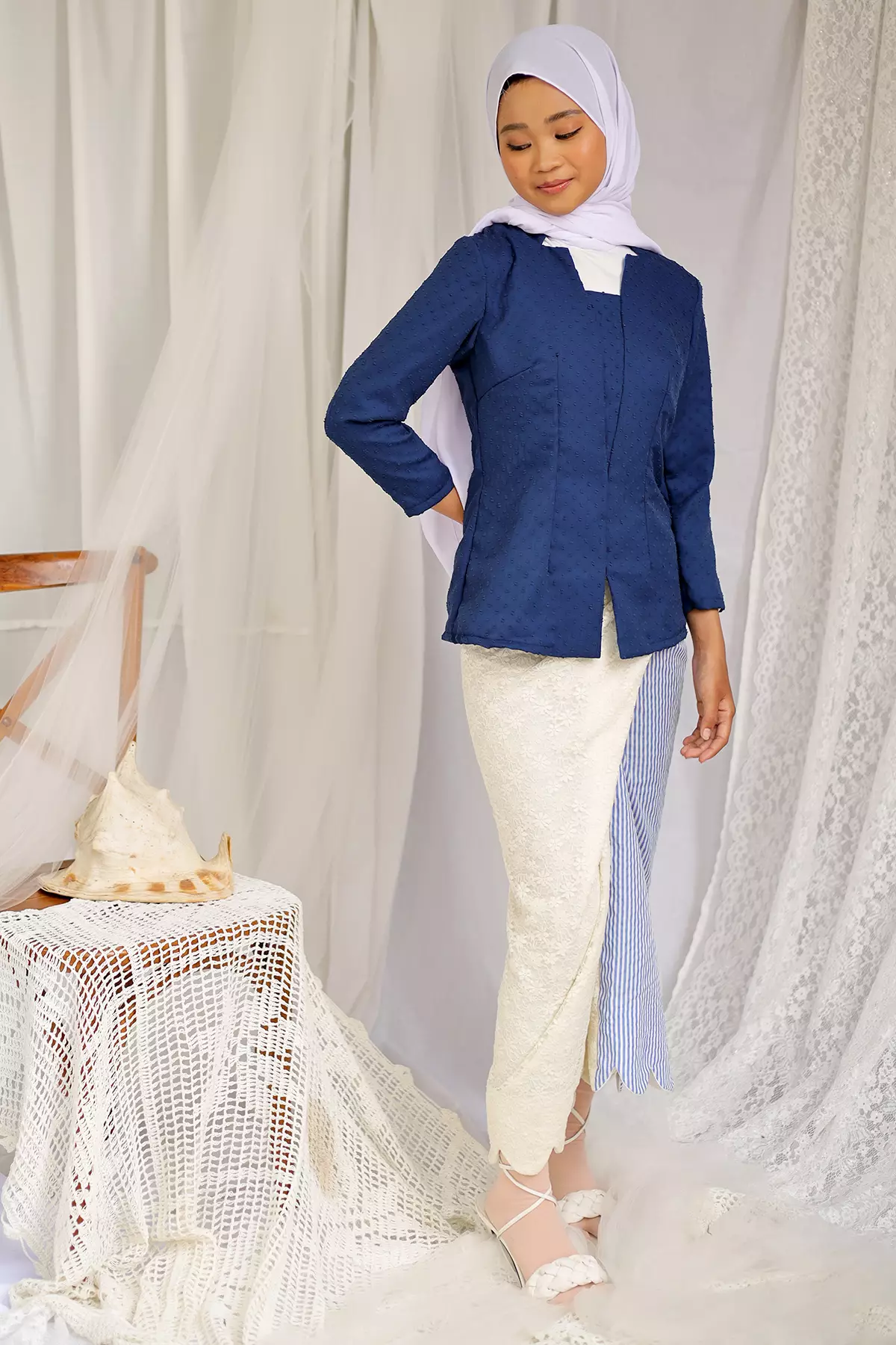 Adelaide Rubiah Biru Kebaya