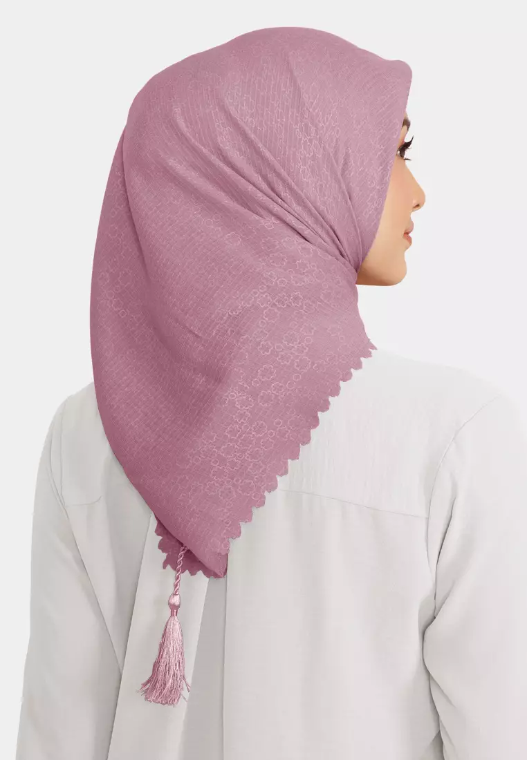 Cotton Bee - Hijab Segiempat Rayyansa Tassel Emboss Lasercut 