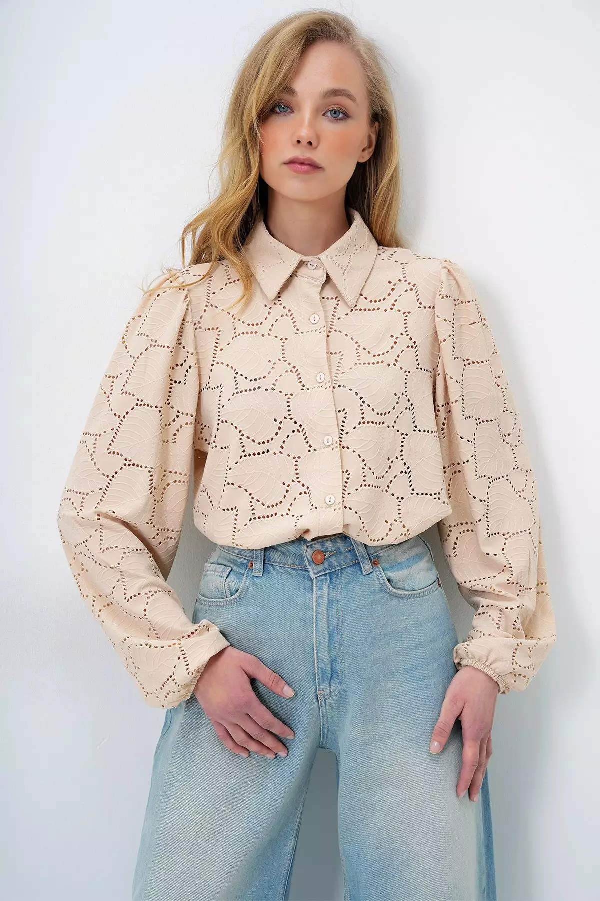 Long Sleeves Lace Shirt