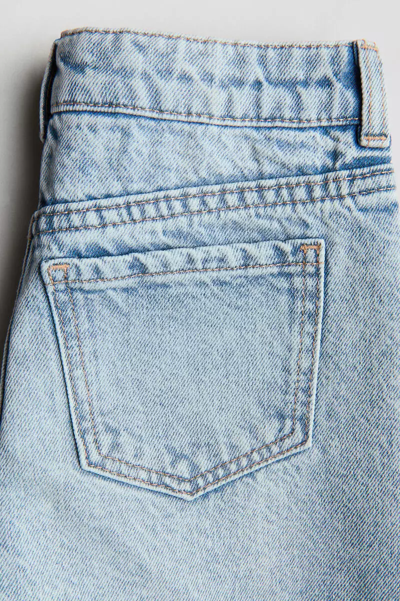 Frayed denim shorts