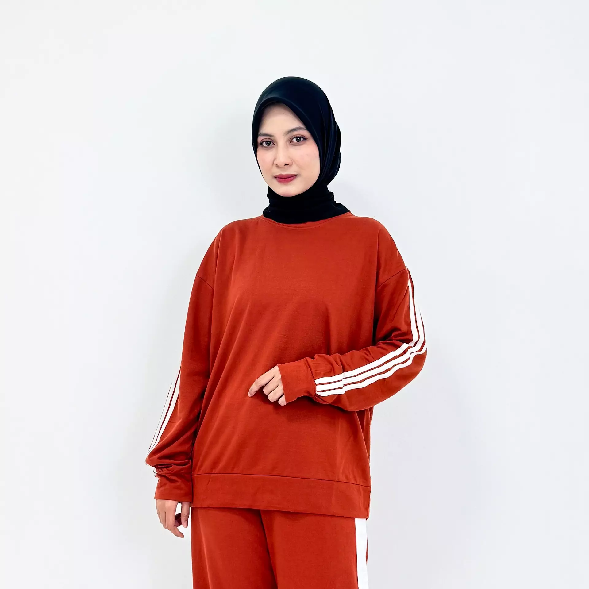 Joanita Training Set | Setelan Baju Olahraga Panjang Muslimah Bata