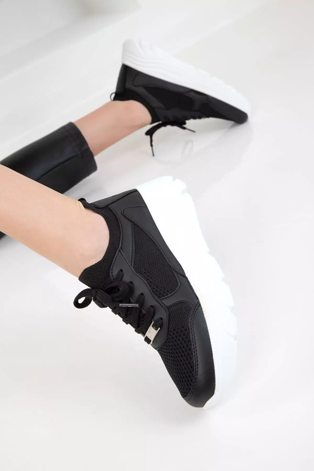 Black Women's Sneaker 20628