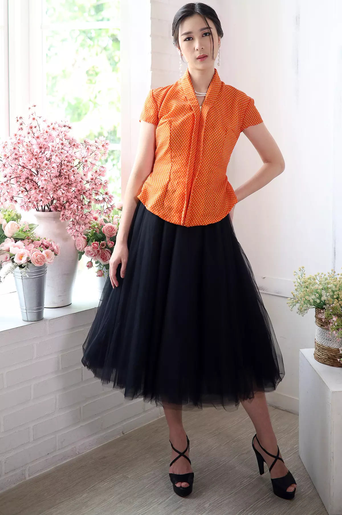 Kuncup Nirmala Jingga Kebaya