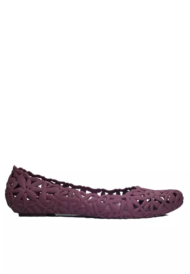 Discount on Twenty Eight Shoes  shoes - SKU: Jelly Fretwork Rain And Beach Sandals Vsw-R02