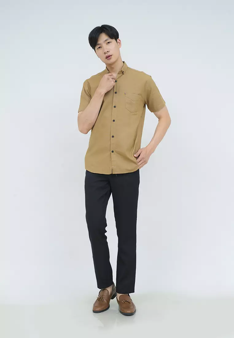 Kemeja lengan pendek pria formal slim fit cream houseofcuff