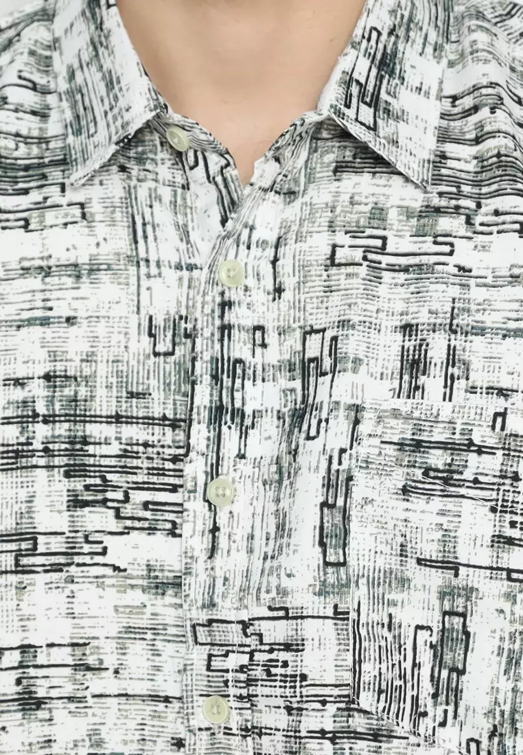 POLICE Kemeja Abstrak Printing Cotton Soft Putih Hijau Regular Fit Pria