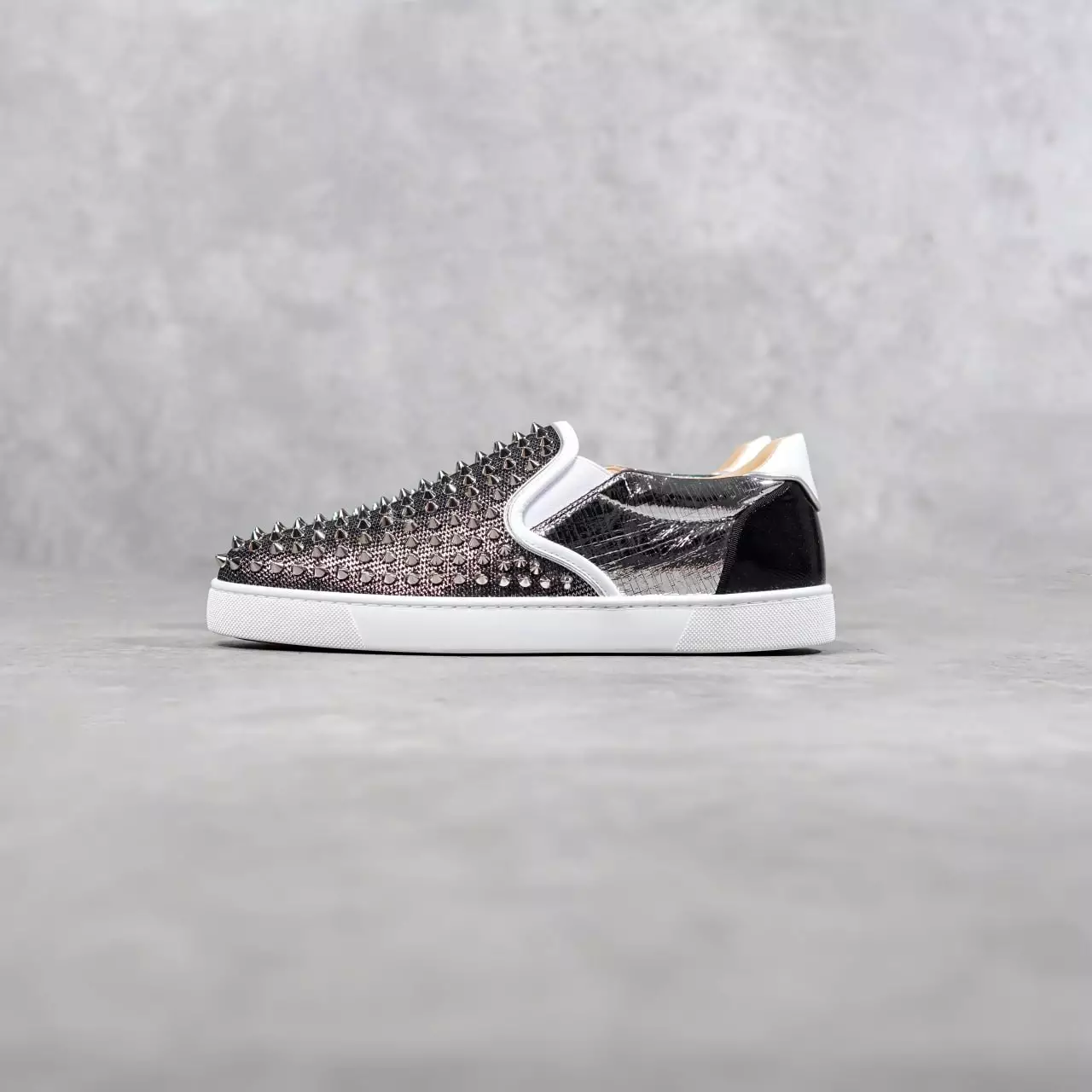 Sepatu CHRISTIAN LOUBOUTIN SAILOR BOAT SPIKE SILVER WHITE SLIP ON 100% ORIGINAL