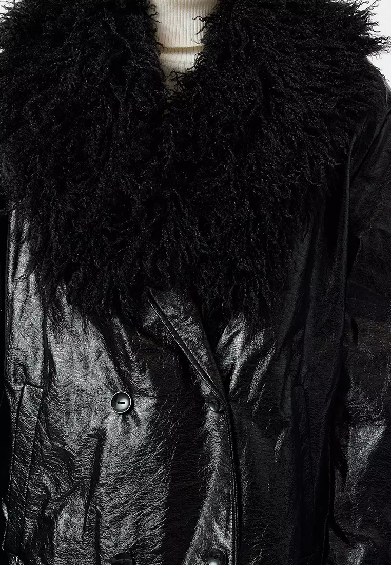Black Oversize Molded Collar Faux Leather Jacket Coat with Fur Detail TWOAW25MO00029