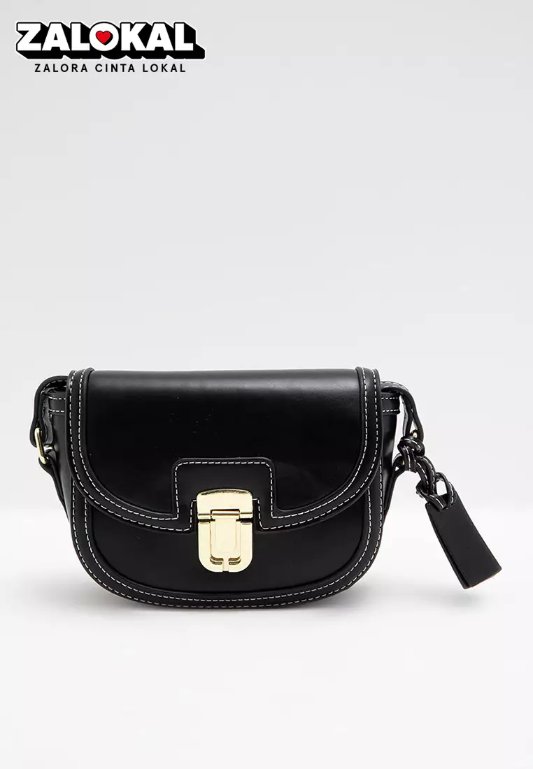 Jual Berrybenka Label Trina Sling Bag Black Original 2024 ZALORA