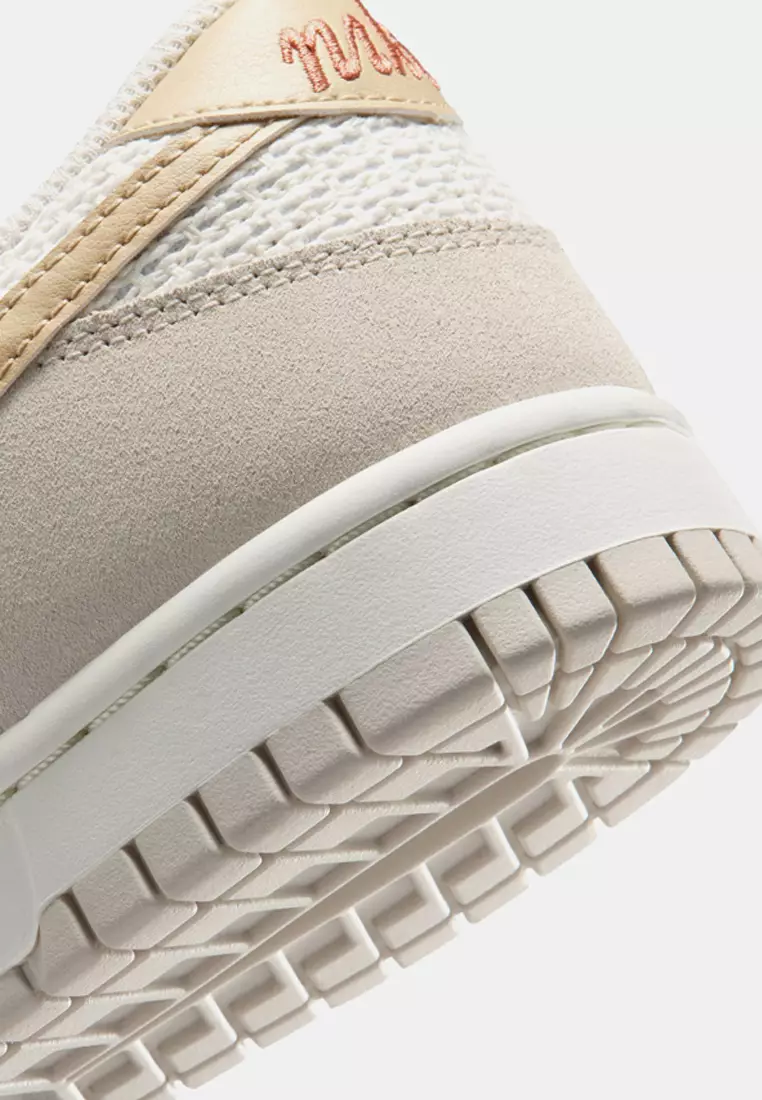 Dunk Low SE Women's Shoes