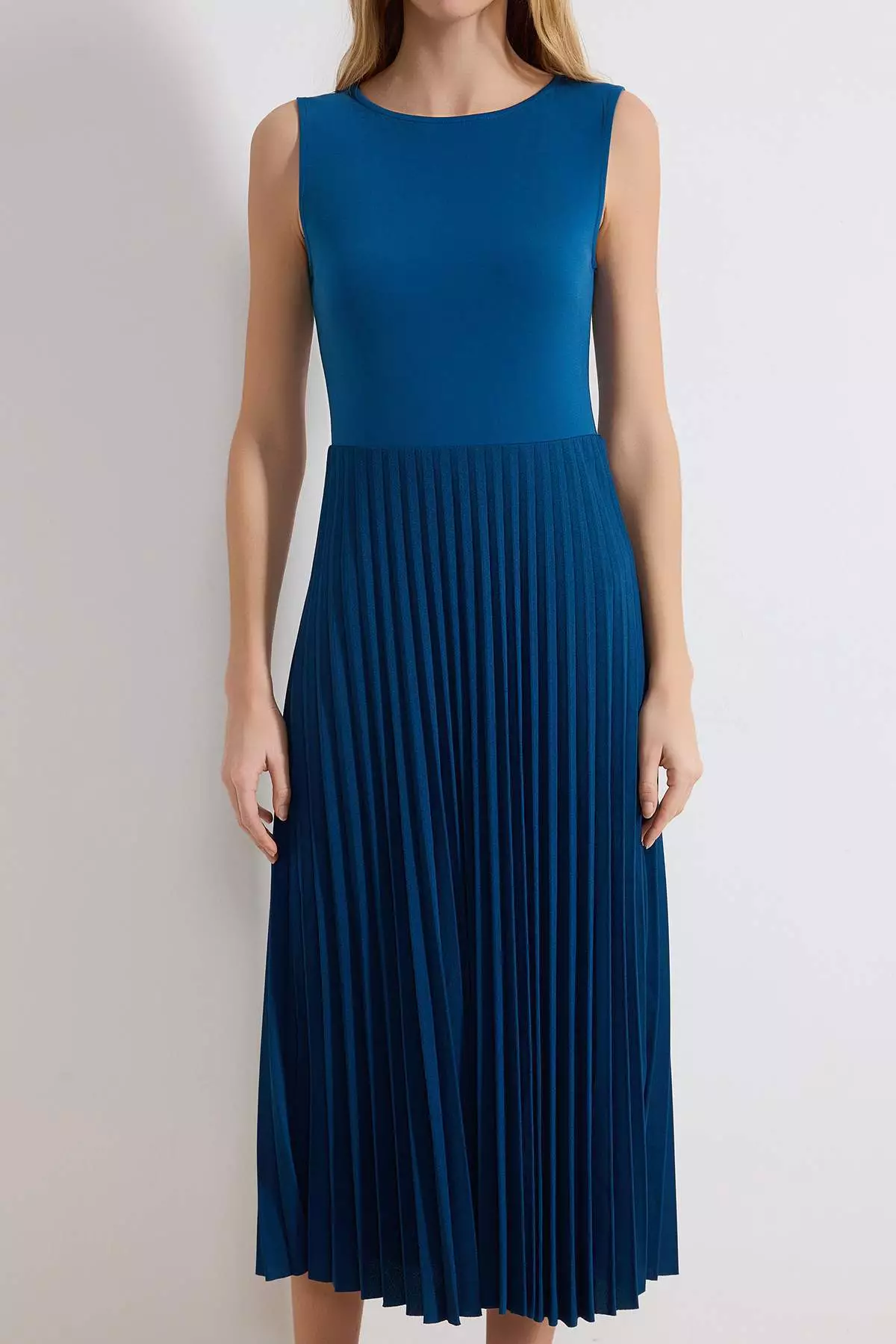 Petrol Zero Sleeve Crew Neck Pleated Flexible Midi Knitted Dress Twoss24El785