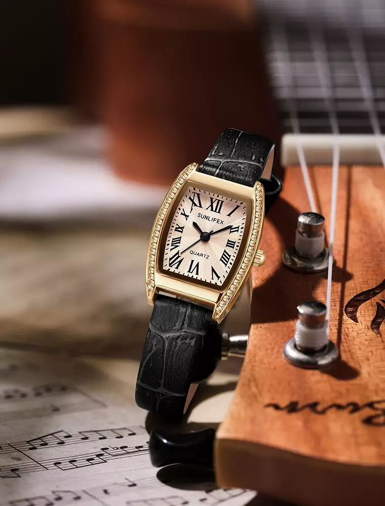 Jam Tangan Wanita Tonneau-shaped Diamond Dial Tali Kulit Mode Jam Tangan Cewek black white