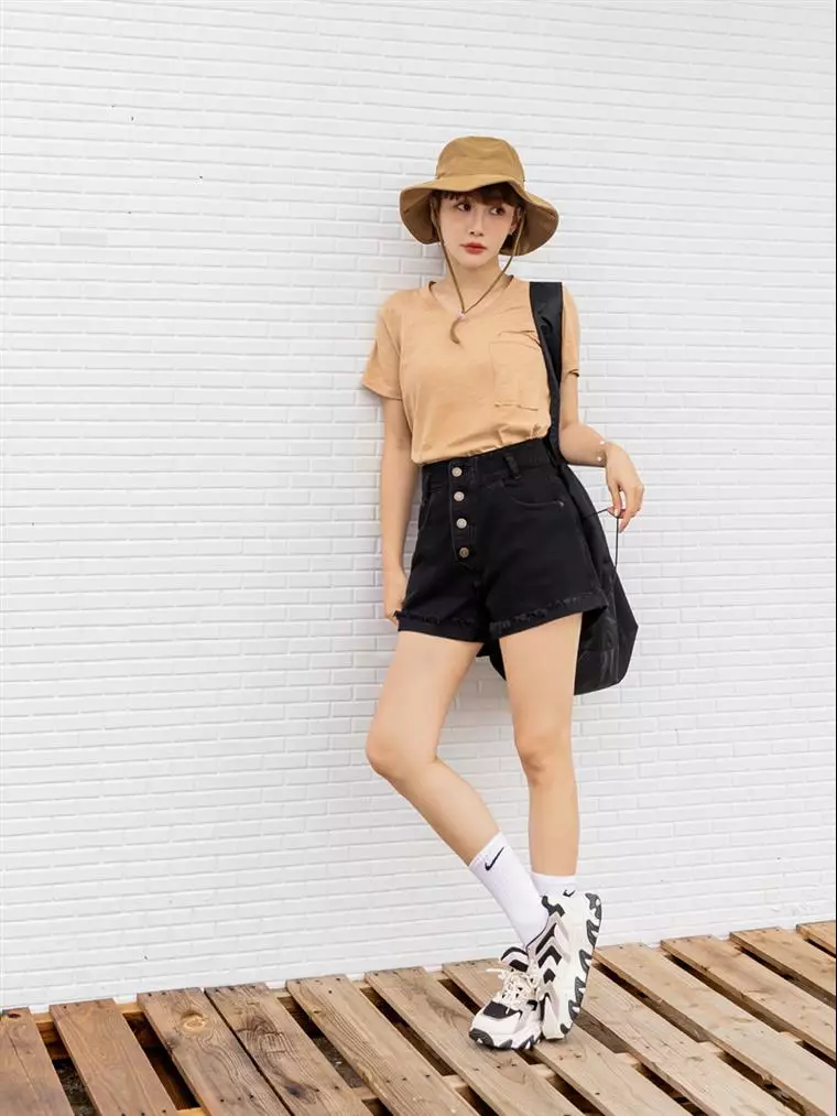 棉質牛仔高腰收腹排釦反褶短褲《BA4710》