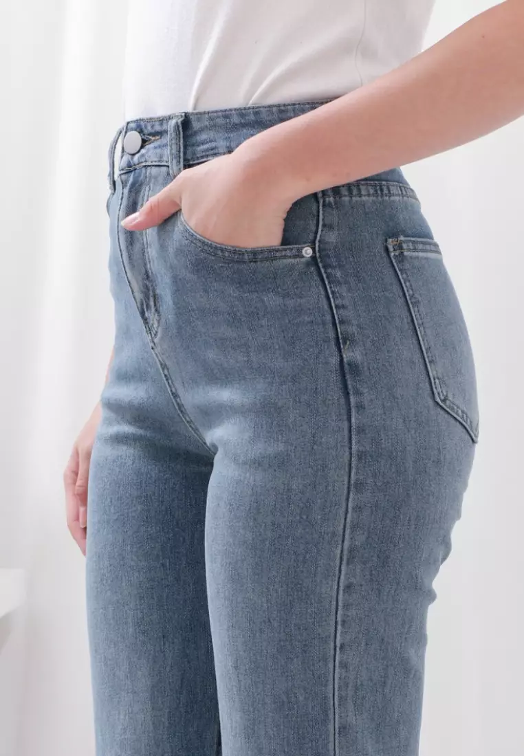 Dyaas Flare Jeans Highwaist in Aqua