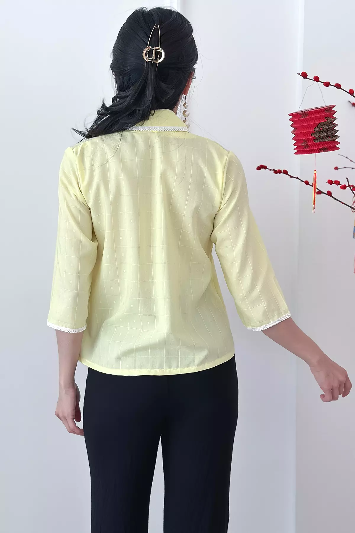 Menik Renda Kuning Kutubaru