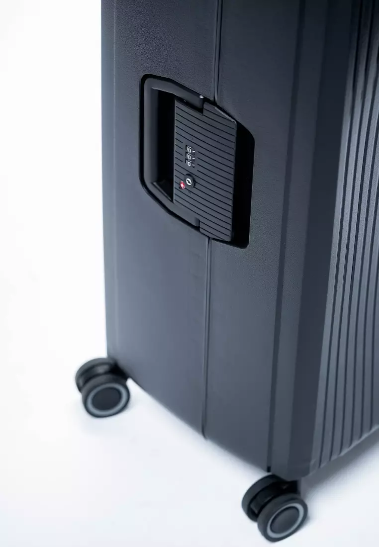 Gamma 24" Medium Hard Case Zipperless Luggage Black