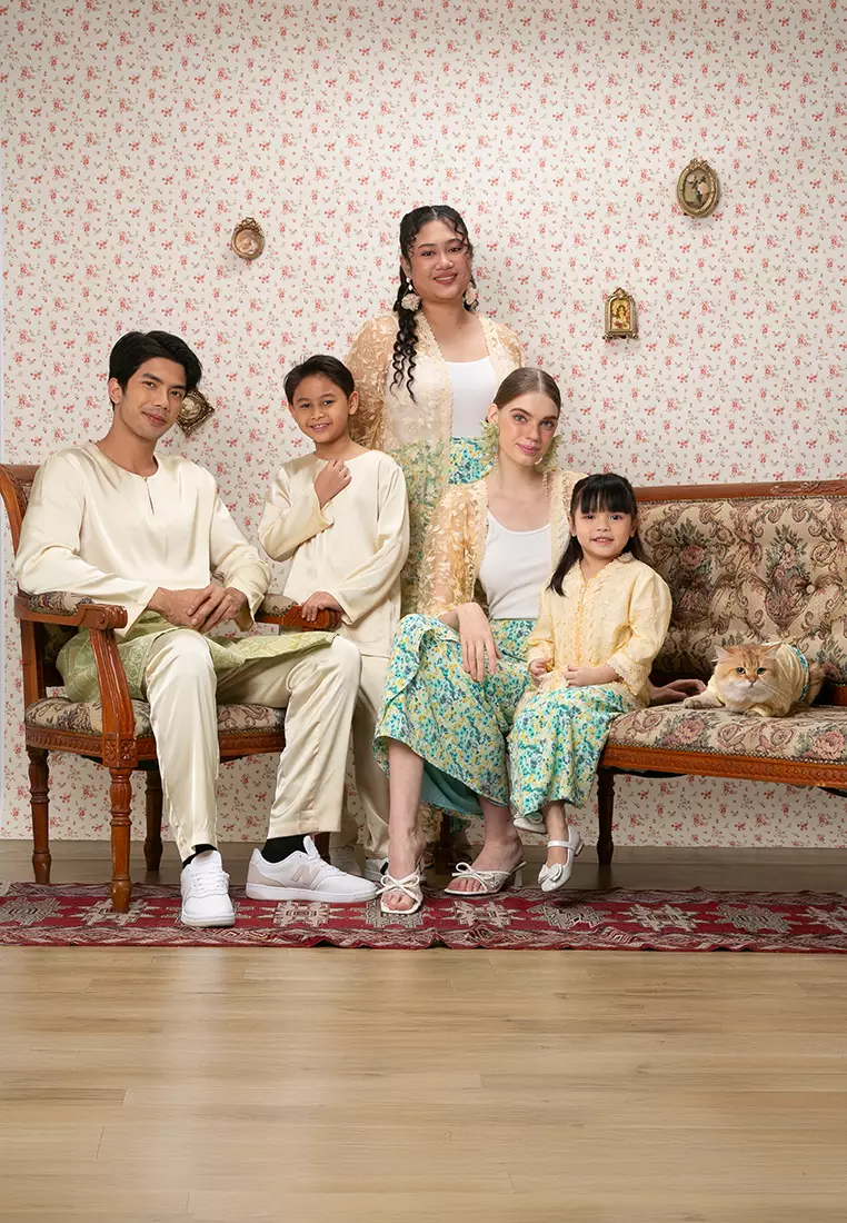 AURA LONG LACE KEBAYA SET