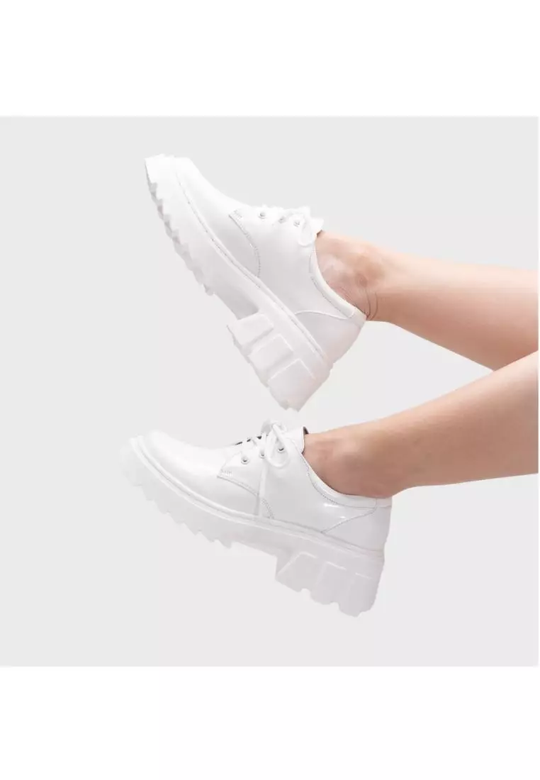 Adorableprojects - Denitta Oxford White
