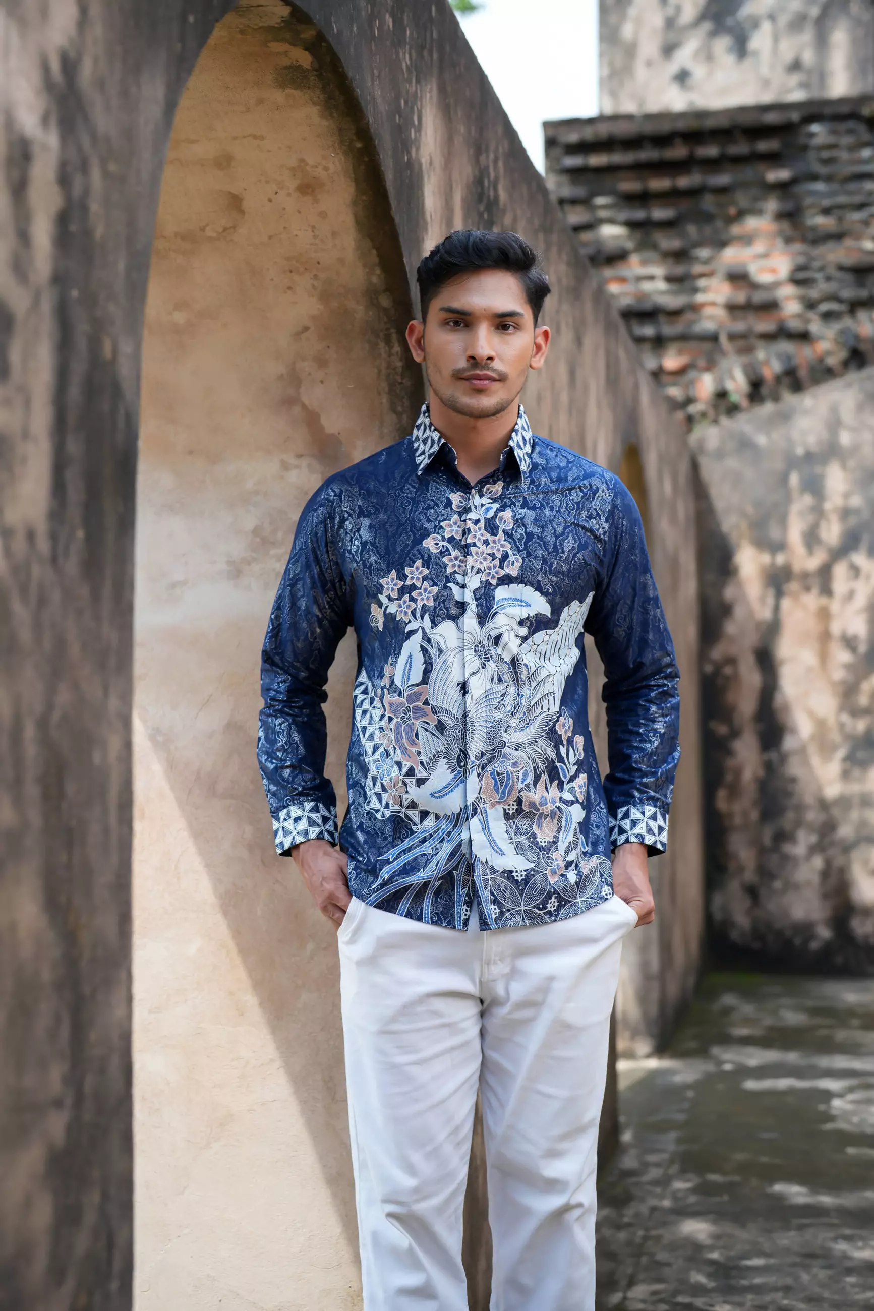 Arutala Navy Blue Kemeja Slim Fit Batik Lengan Panjang Foil