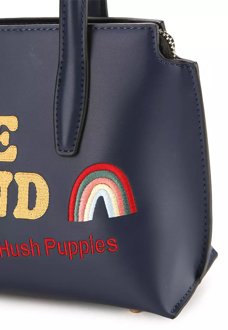 Georgina Satchel (L)