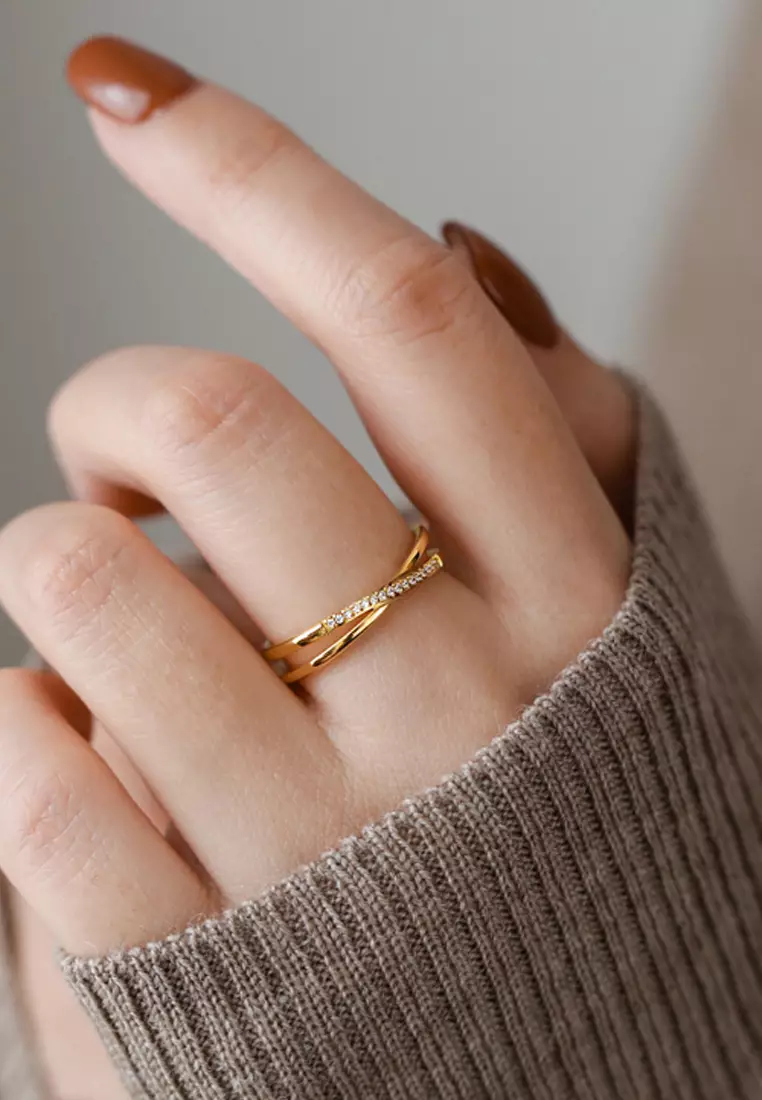 Reva Entwined Single Row Zirconia Ring in Gold