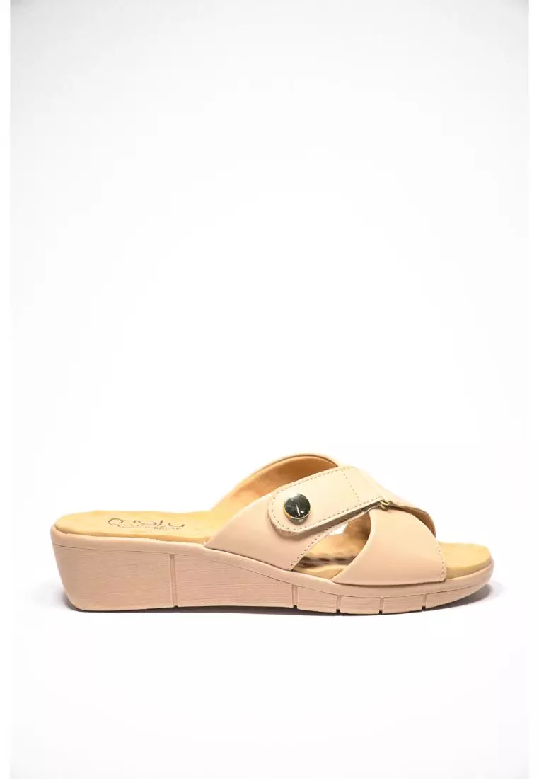 Discount on Malu Super Comfort  shoes - SKU: Nova Wedge Slip On