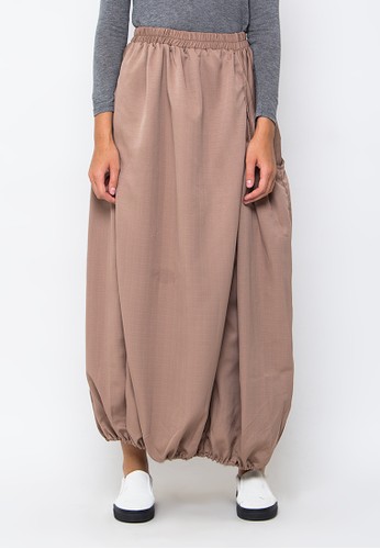 Unique long skirt with a layer pouched (Brown Colour) One size
