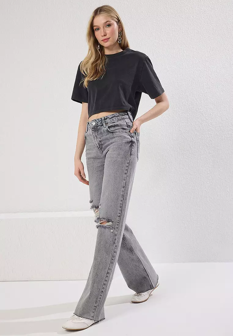 Trendyol Jeans Donna Vita Alta Blu: Mom Jeans Aderente Con Dettagli Strappati, 100% Cotone, Modello Caviglia – Taglia S/36 (Modella 1,76cm)