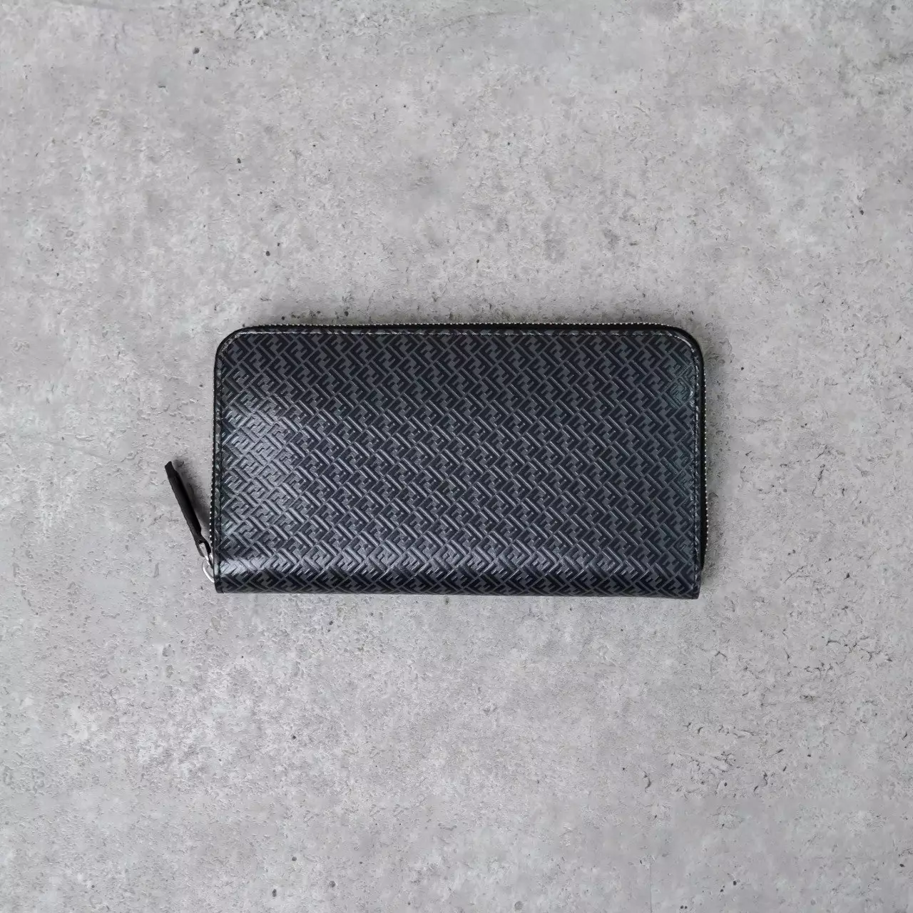 Dompet FENDI FF MONOGRAM DIAGONAL GREY BLACK ZIP LONG WALLET 100% ORIGINAL