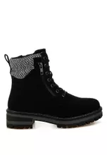 Hitam