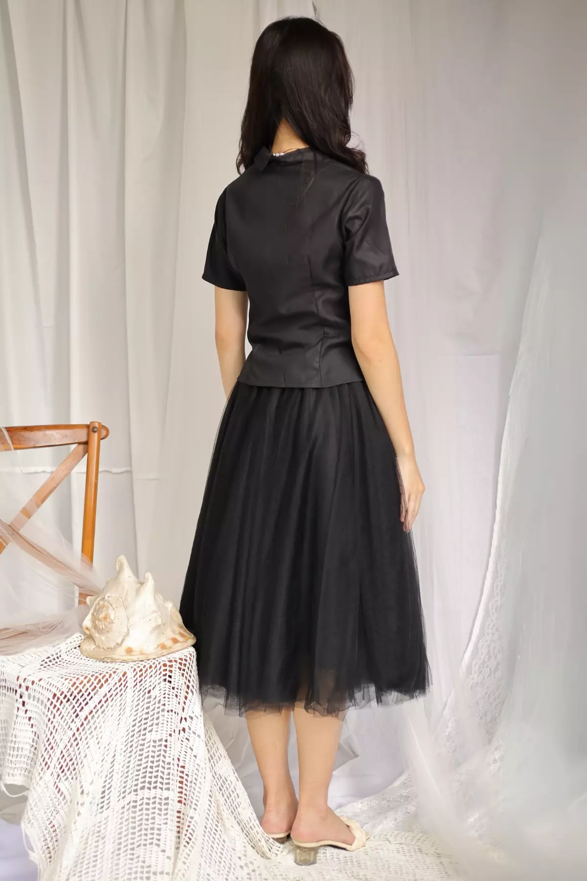 Katarina Ikat Hitam Kebaya