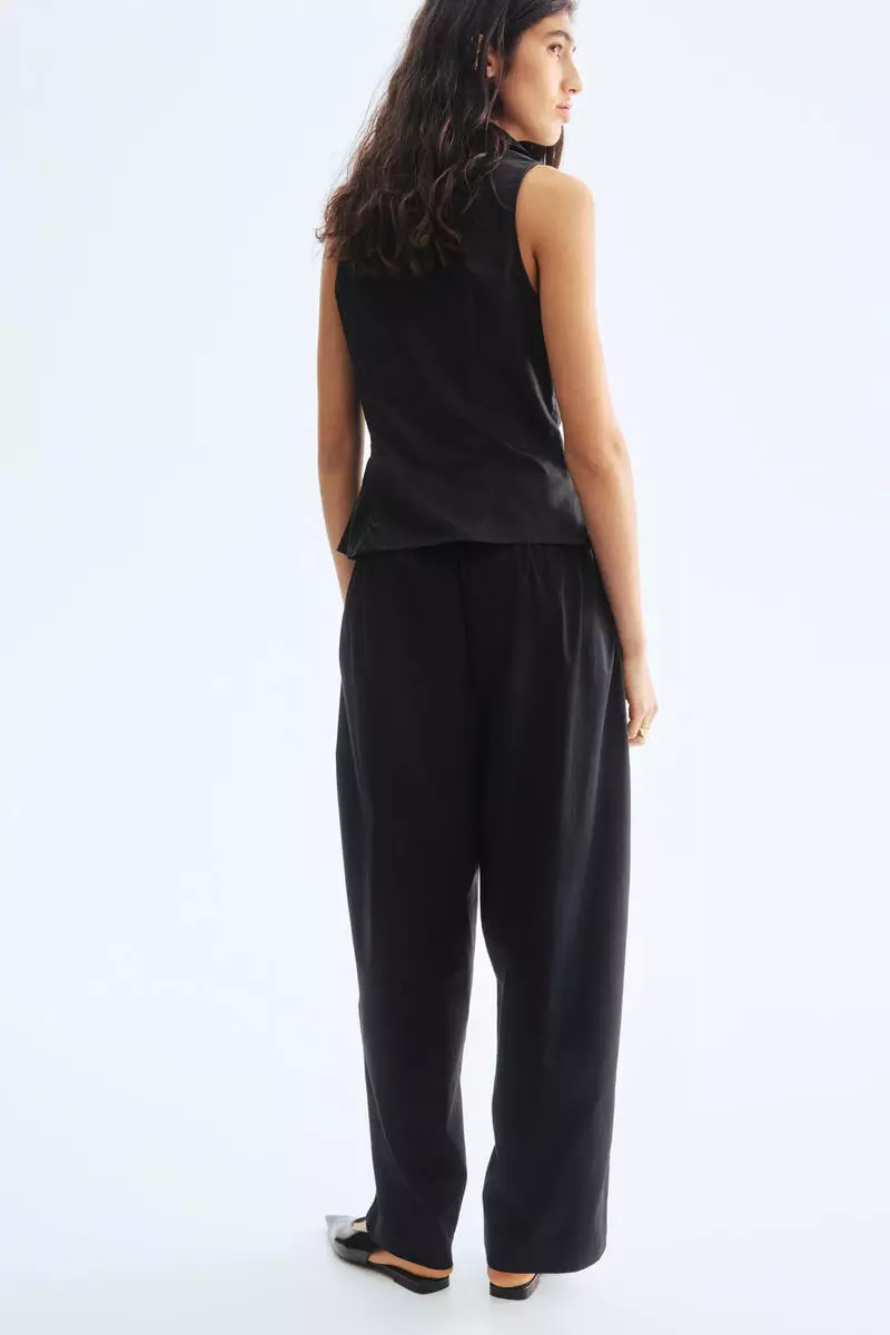 Ankle-length pull-on trousers