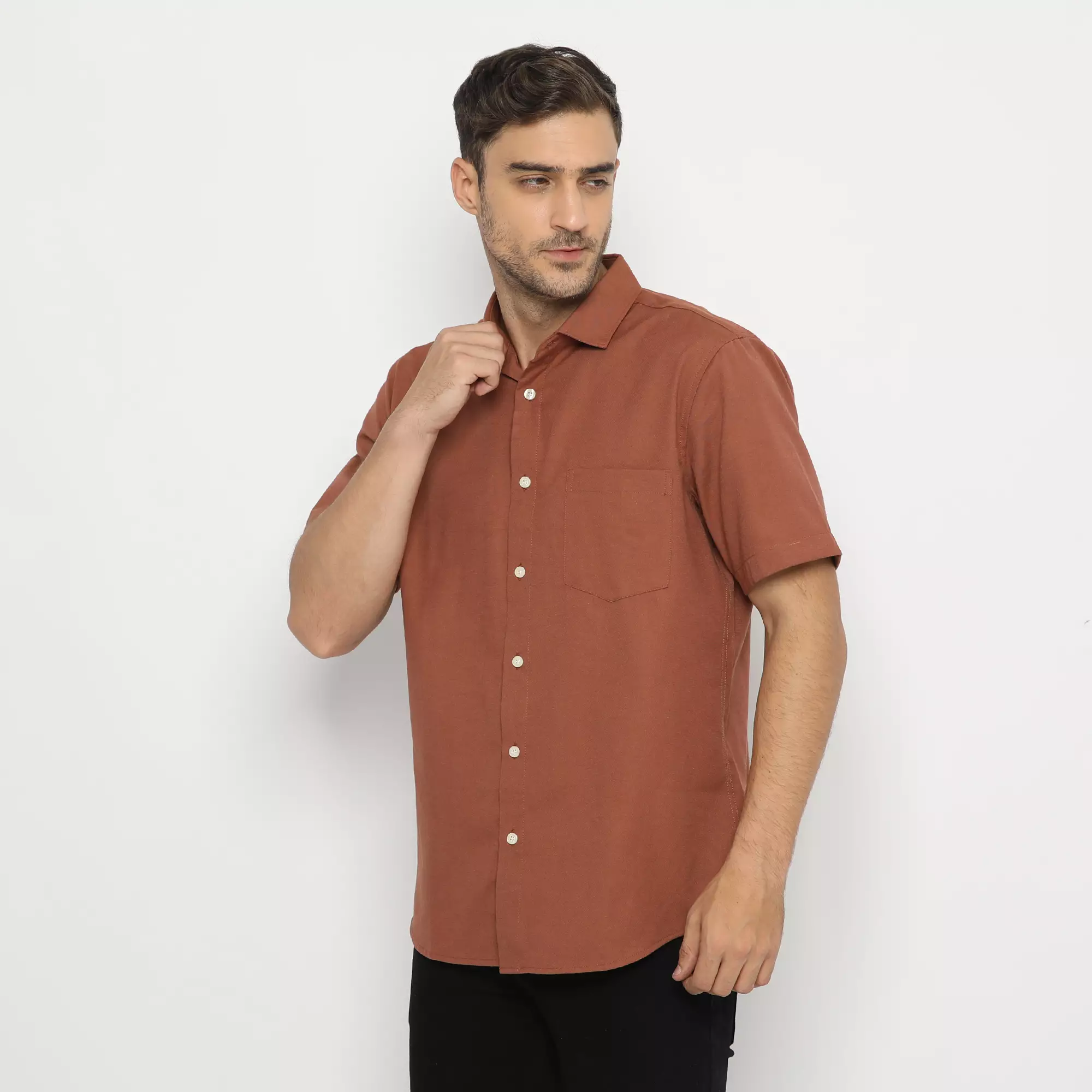 Platini Kemeja Pria Polos Lengan Pendek Katun Chambray Oxford 73319 Merah Bata