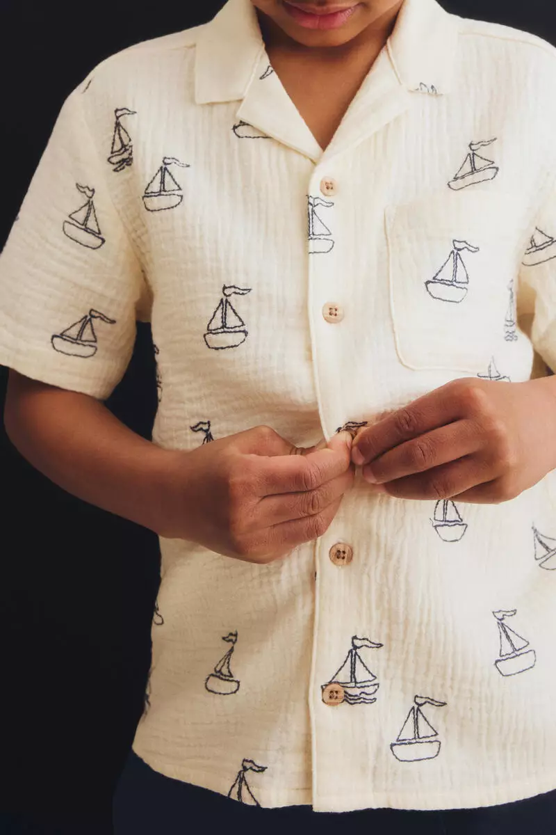 Embroidery-motif cotton shirt