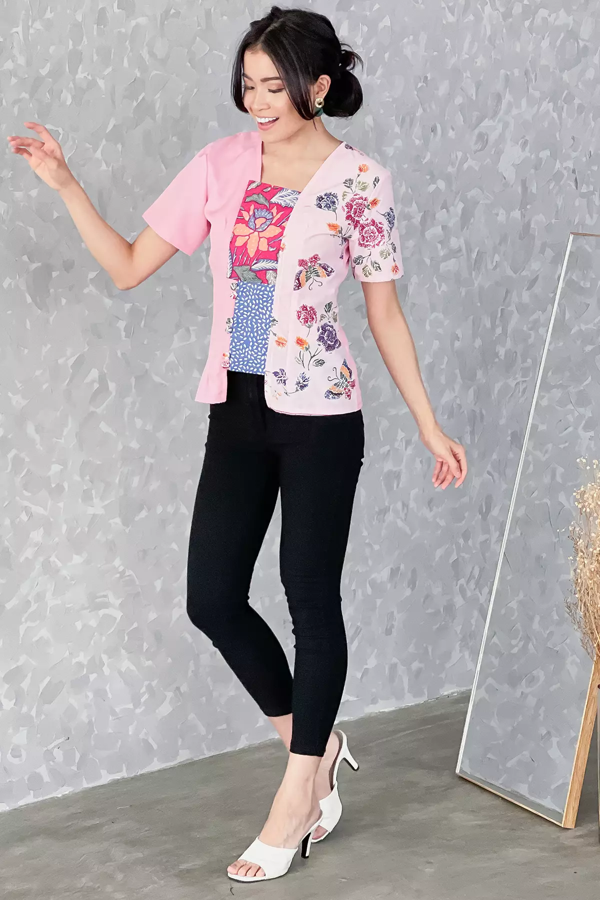 Hiranya Encim Pink Kebaya