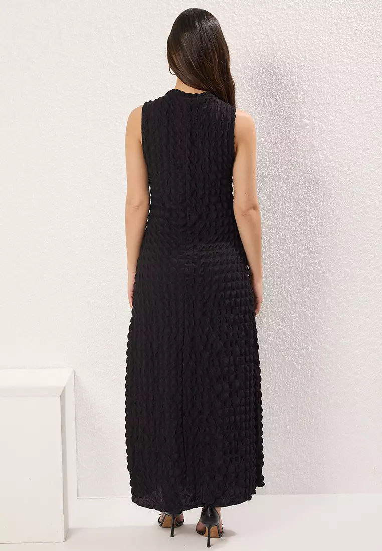 Black Plain Textured A Cut/Bell Shape Crew Neck Textured Maxi Dress Twoss24El00683