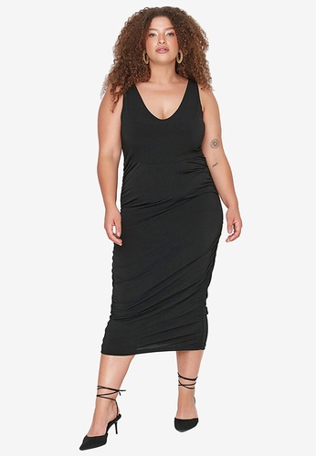 Trendyol black Plus Size Ruched Midi Dress 49768AA71FAE81GS_1