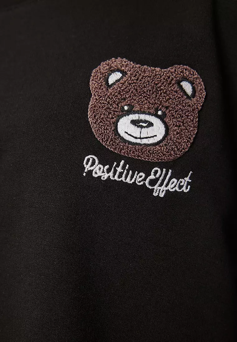 Crew Neck Embroidery T-Shirt