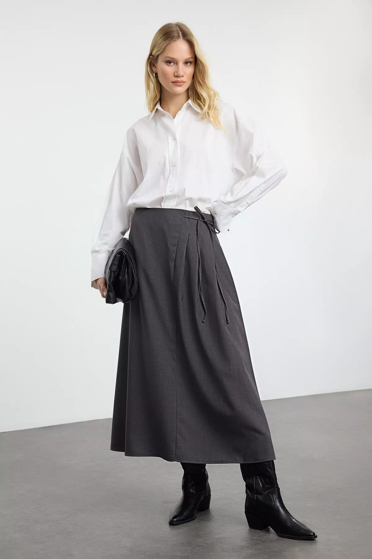 MODEST Pleat Detailed Skirt