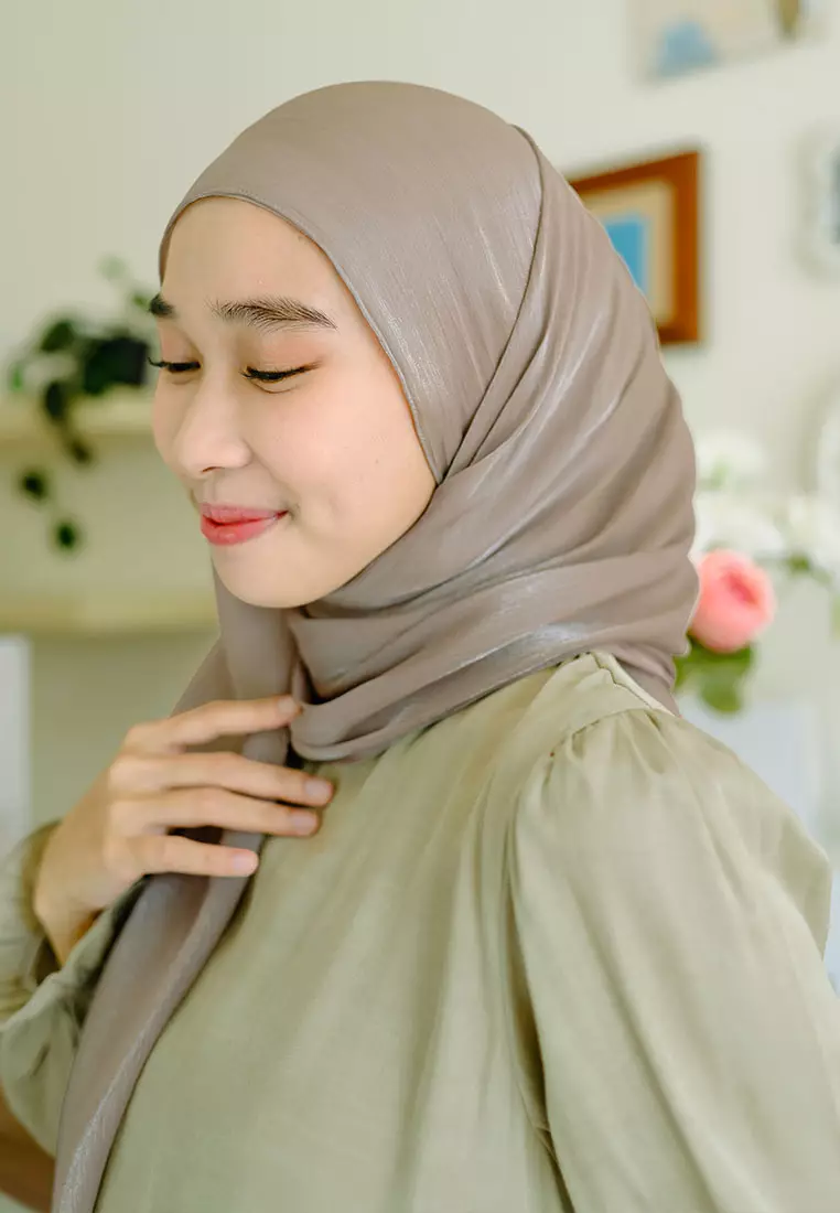 Yora Silk Shawl Olive Sheen