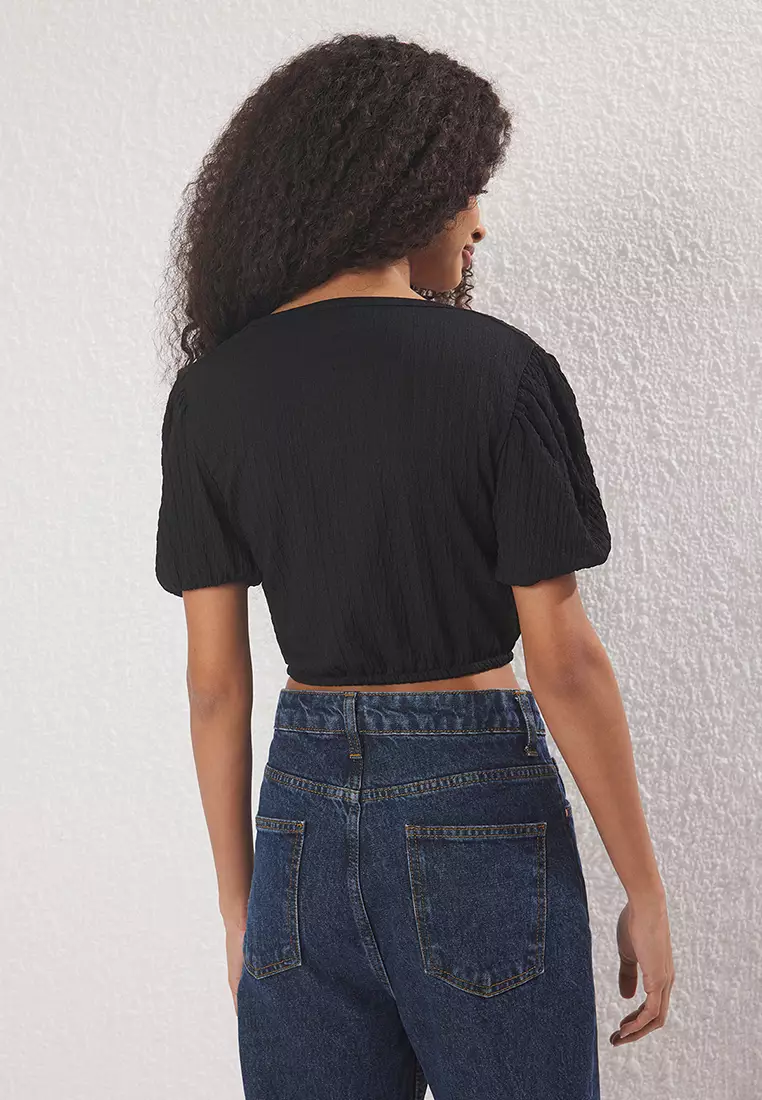 Black Textured V-Neck Double Breasted Closure Balloon Sleeve Crop Knitted Blouse Twoss25Bz00542