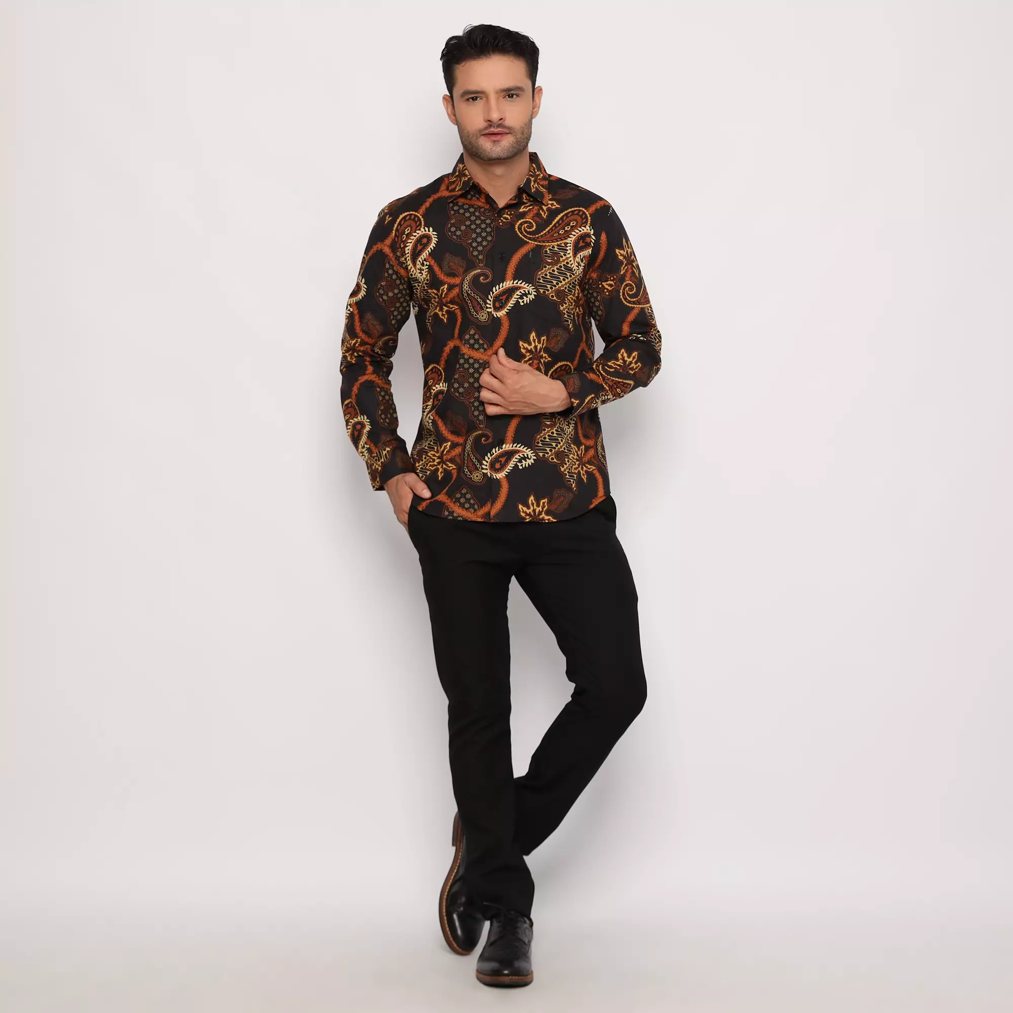 Platini Kemeja Batik Pria Lengan Panjang Katun Coklat 460575